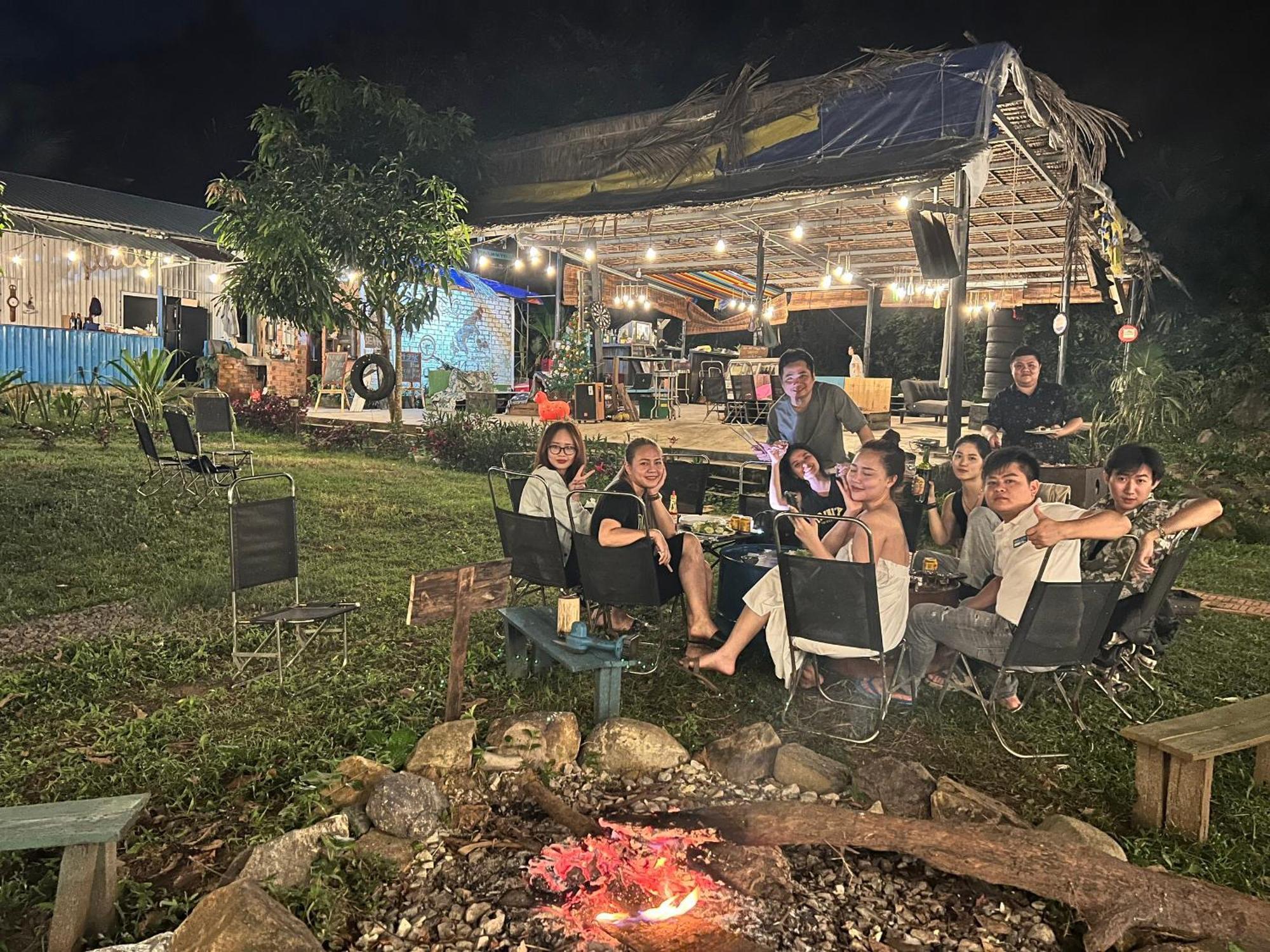 Con Dao Backpacker - Loco Camping Chi Khu Co Ong Exteriör bild